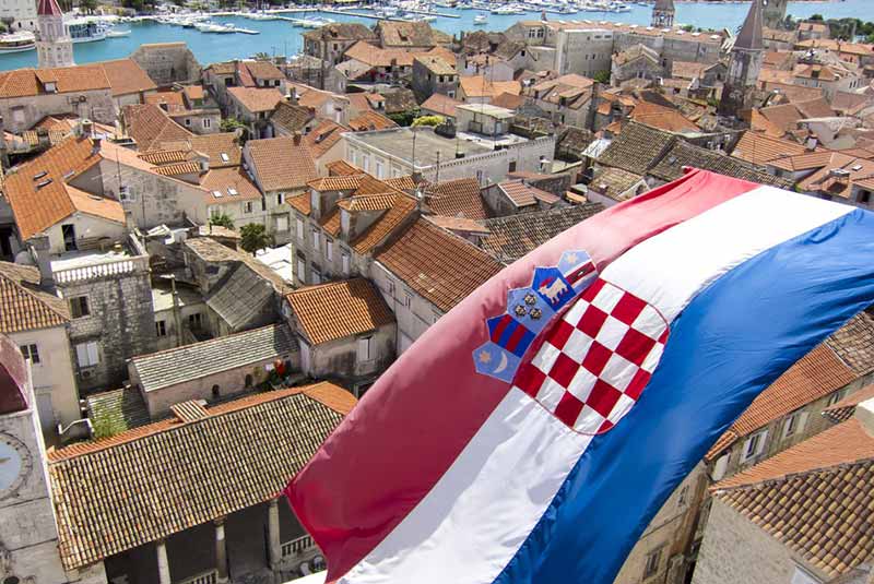 پرچم کرواسی نمادی از چیست؟